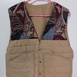 Women's winter vest not sure the size or brand color beige with a flower design